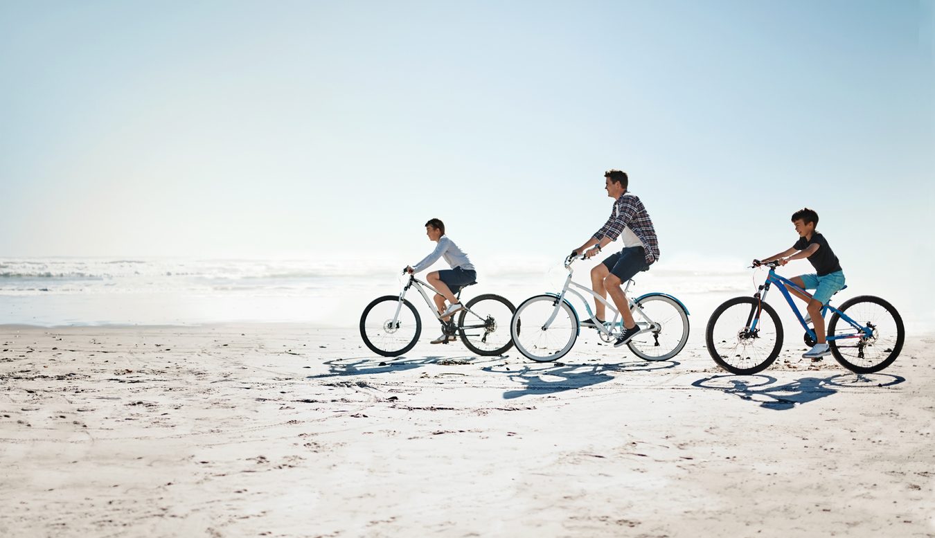 دراجة ٠ صورة تعبيرين - iStock