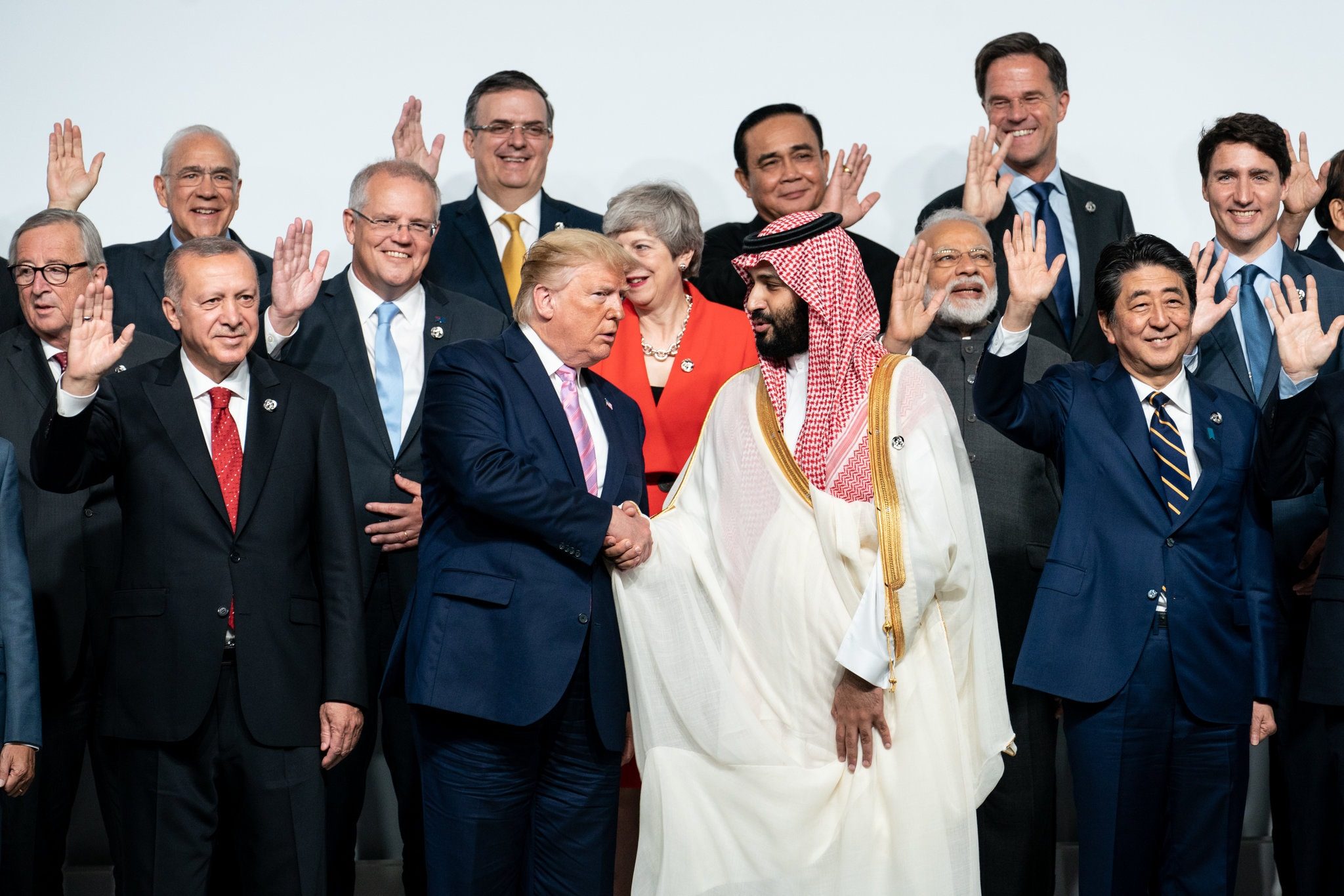 هل الخليج على شفا حرب.. ماذا وراء صفقات السلاح الأمريكية؟