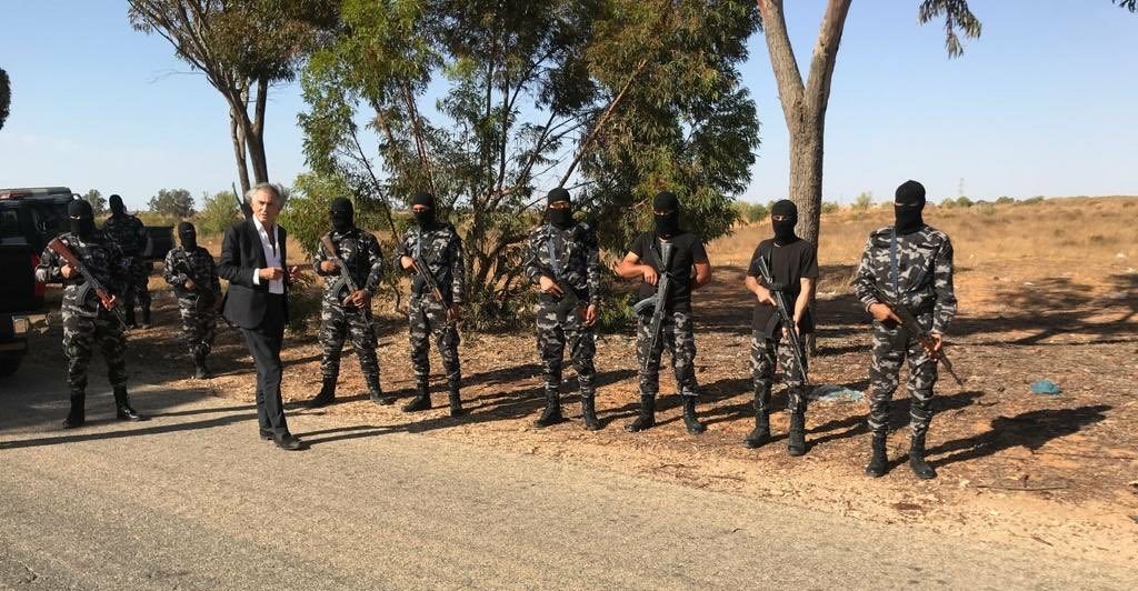 قابلوه بالرصاص الحي.. “الوفاق” تستهجن زيارة ليفي وقوات حفتر تراه صهيونياً، فمن دعاه ولماذا ذهب إلى ليبيا؟