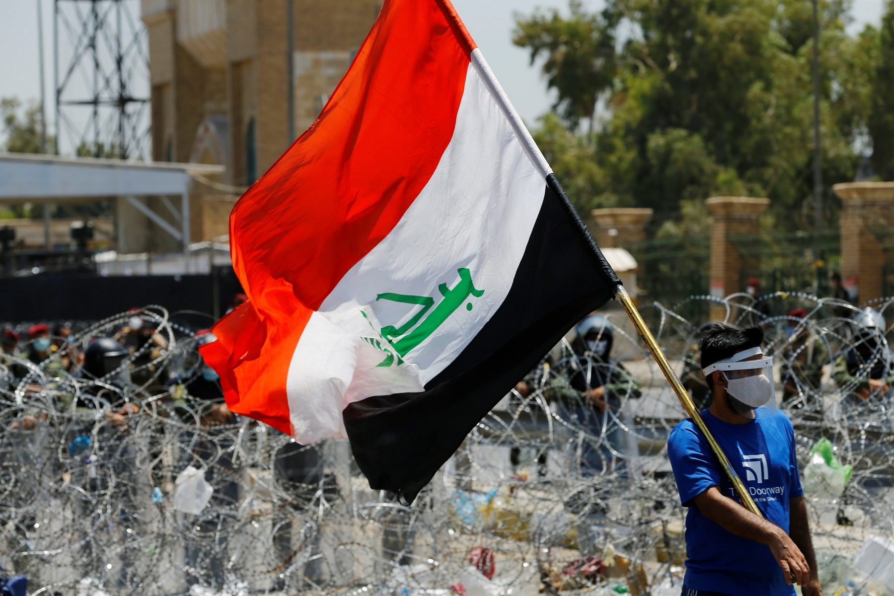 الأمن يمنع معارضين لصدام حسين من الوصول لبغداد.. أرادوا التظاهر ضد تقليص الرواتب المخصصة لهم