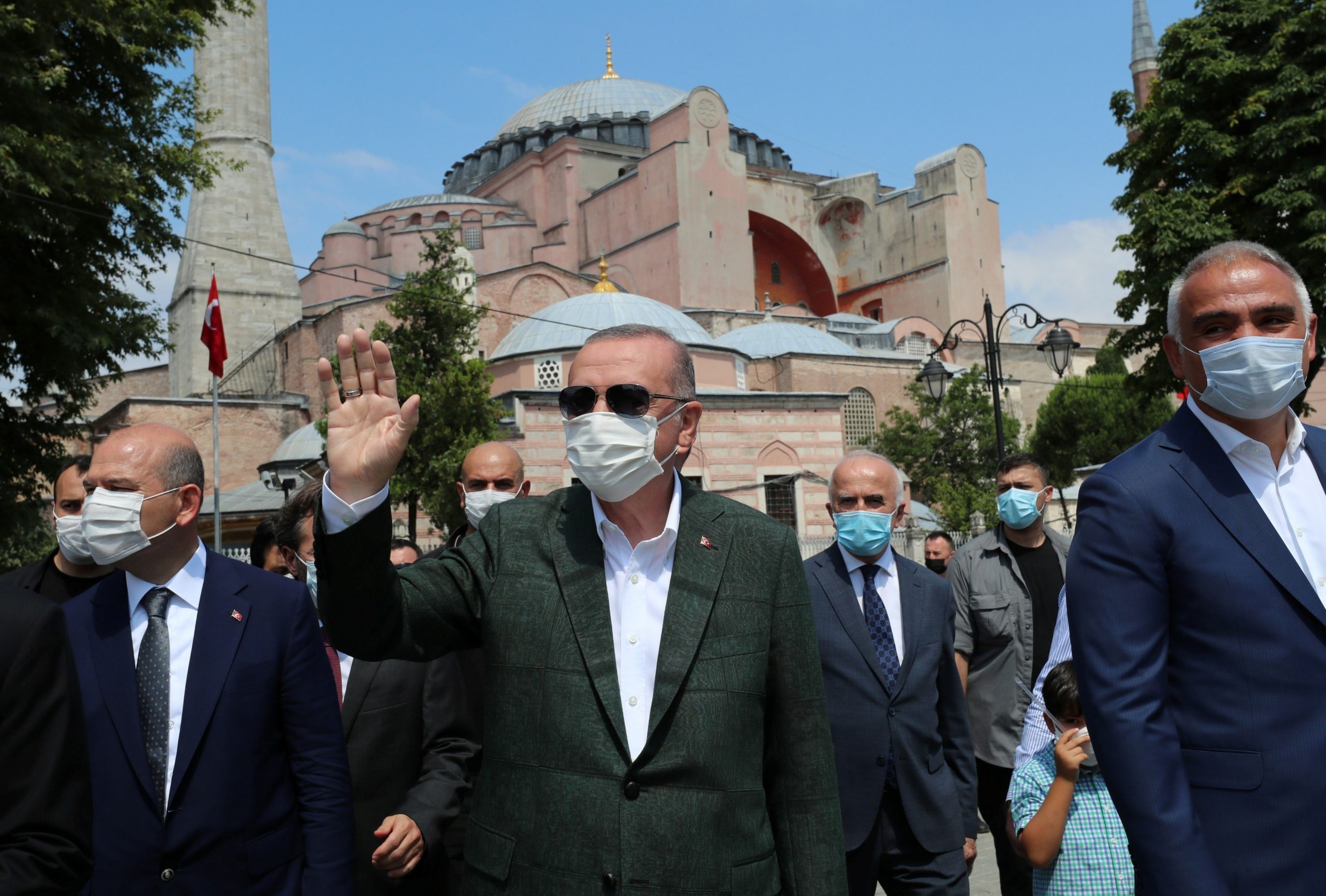 الرئيس التركي رجب طيب أردوغان خلال زيارة لجامع "آيا صوفيا" قبل يوم من تحويله من متحف إلى مسجد (رويترز)