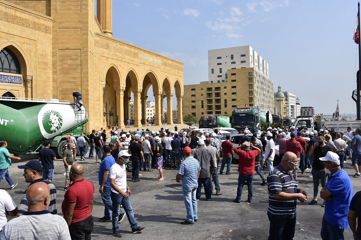 شملت معلمين وسائقين وموظفين.. المحتجون الغاضبون يعاودون التظاهر في بيروت تنديداً بتردي الاقتصاد