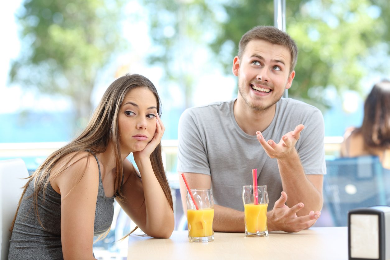 قبل أن تضيع حياتك مع إنسانٍ "يعشق" ذاته.. 6 علامات تحذّرك أن شريكك شخصٌ نرجسي!