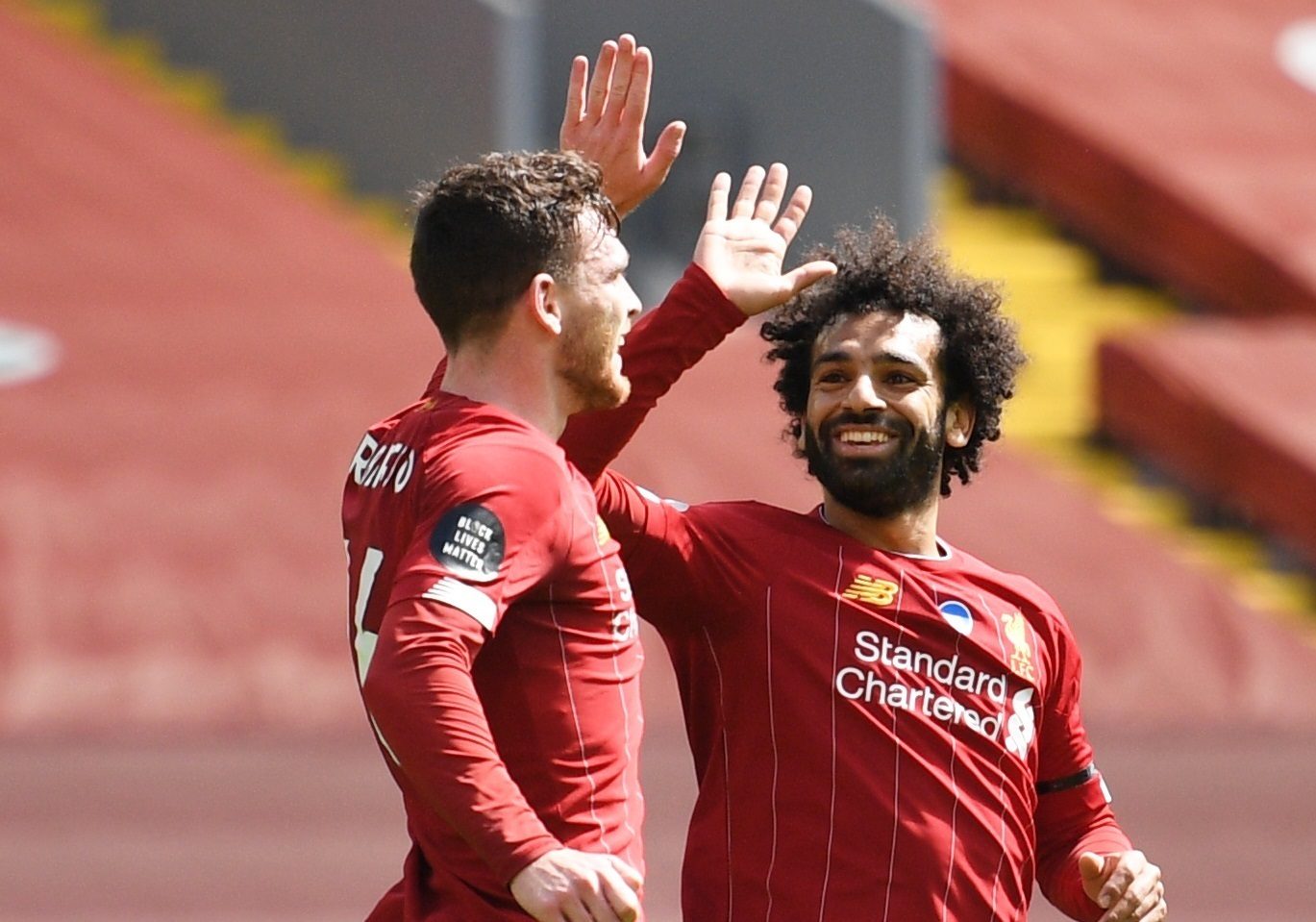 محمد صلاح برفقة روبيرتسون (رويترز)