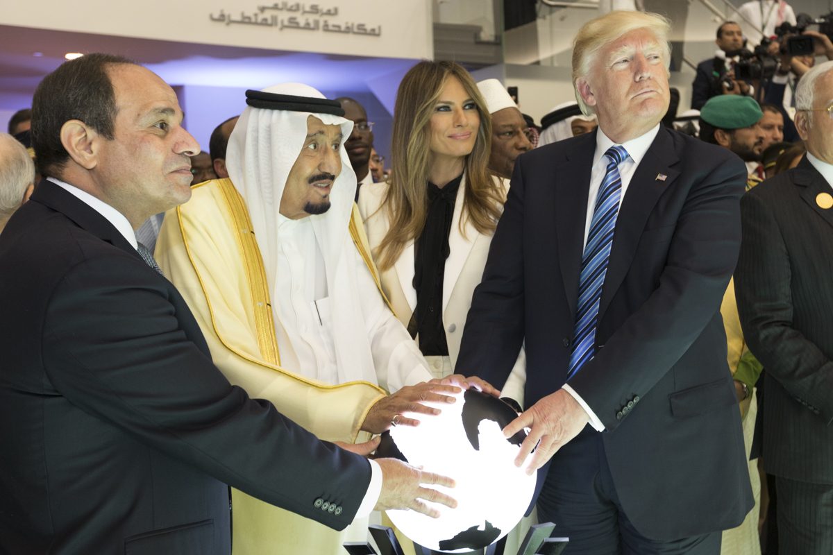هل نجحت جهود الدول العربية في مكافحة داعش وأخواتها على الإنترنت أم أصبح لها مآرب أخرى؟
