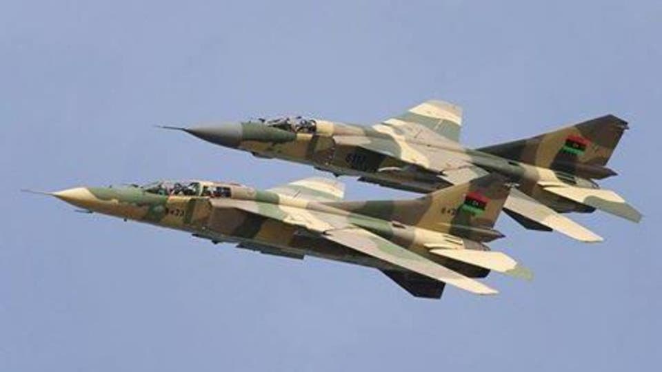 طيران مجهول يقصف “مصراتة” الليبية، ومصادر: أنصار القذافي يقفون خلف استهداف المدينة