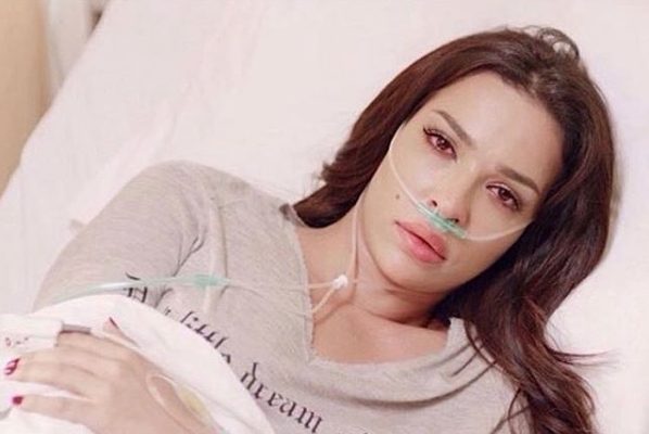 فيديو للحظة إصابة نادين نجيم بتفجير بيروت.. تفجّر الزجاج بوجهها وهي تصور ثم صرخت وانهارت