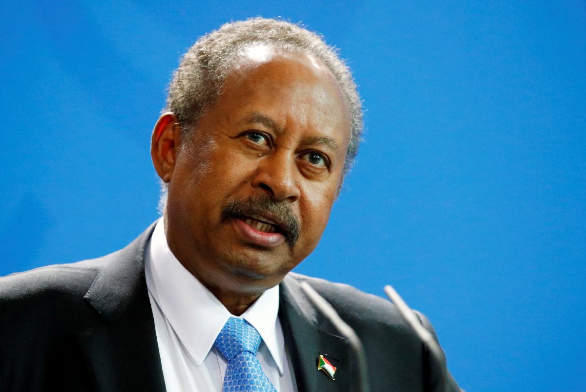 عام على تسلُّم حمدوك رئاسة الوزراء من العسكر.. فهل استطاع أن يضع السودان على الطريق الصحيح؟