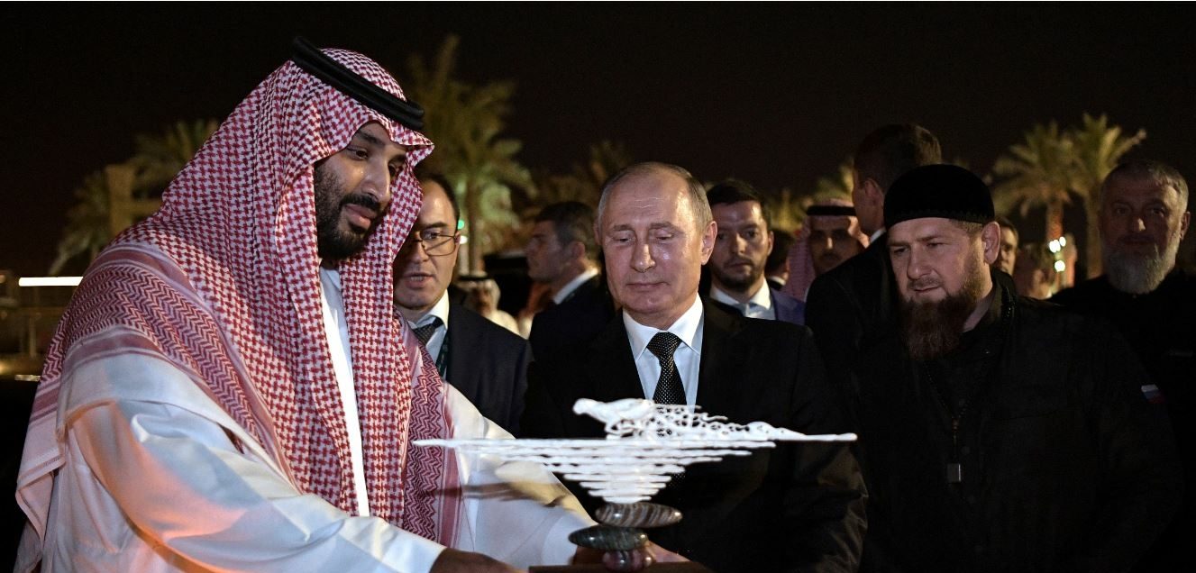 كواليس دعوة محمد بن سلمان الرئيس بوتين لدخول سوريا ودور بن زايد.. الأسد كان على وشك النهاية فأنقذوه