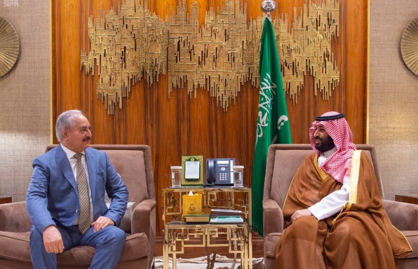 فقدت السيطرة على آبار النفط وتنكمش أمام النفوذ التركي.. ما تبعات التورُّط السعودي في ليبيا؟