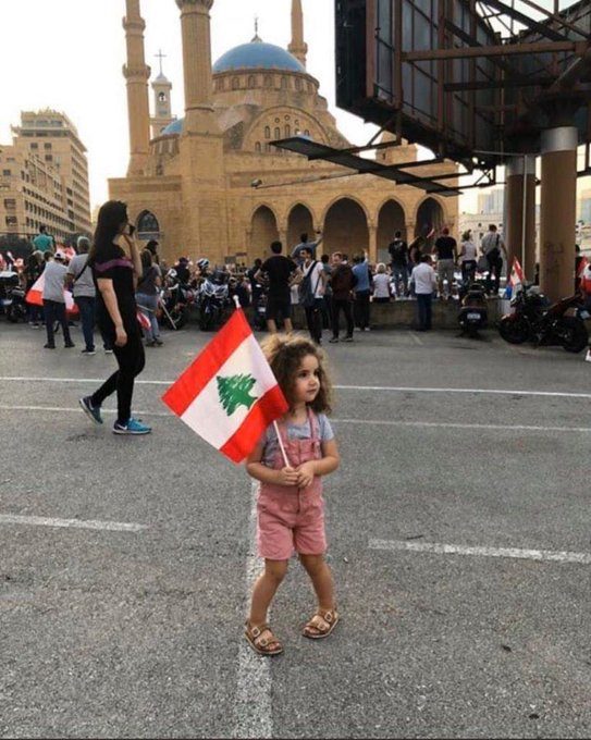 “الانفجار اقتلعها من حضن والدتها”.. جد “فراشة بيروت” يكشف تفاصيل وفاتها بحادثة المرفأ
