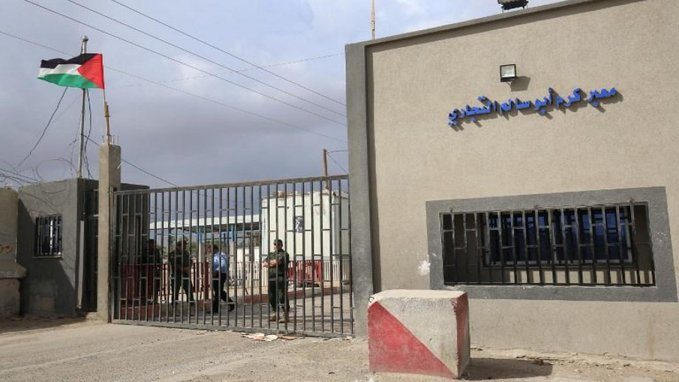 “البالونات الحارقة” تُغضب إسرائيل.. إغلاق المنفذ التجاري الوحيد مع غزة بعد اشتعال النيران في المستوطنات