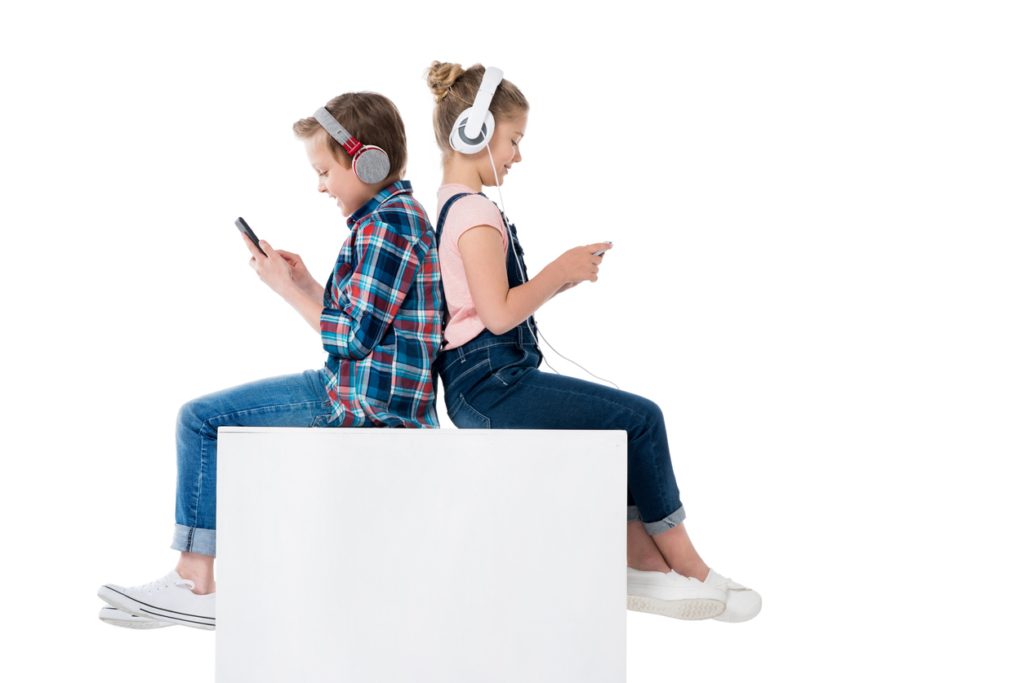 موديلات متعددة من سماعات الرأس مخصصة للأطفال (Istock)