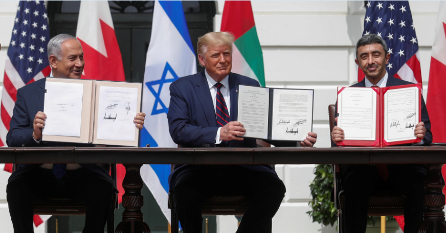 الإمارات والبحرين توقعان اتفاقي التطبيع مع إسرائيل.. البيت الأبيض احتضن “الحفل”،  وترامب يعتبره فجراً جديداً