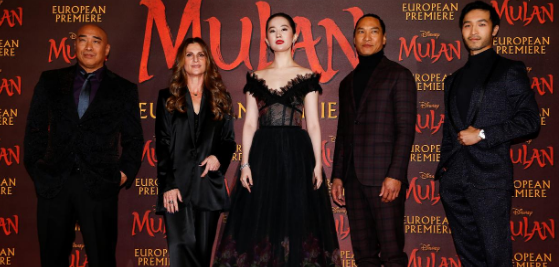 كلفها 200 مليون دولار.. “ديزني” تعرض أخيراً فيلم “Mulan” على الشاشة الصغيرة، محللون: سيُغير هوليوود للأبد