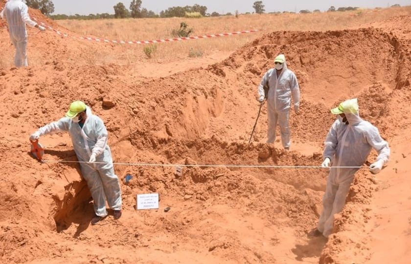 اكتشاف مقبرة جماعية جديدة  في ترهونة جنوب طرابلس.. تحوي عدداً غير معروف من الجثث!