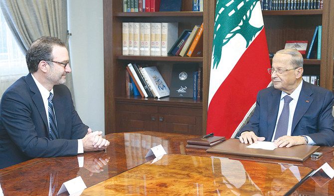 رفض أمريكي للمبادرة الفرنسية ما لم يتم إبعاد حزب الله عن الحكومة وترسيم الحدود.. ما جاء في لقاء ديفيد شينكر بمسؤولين لبنانيين