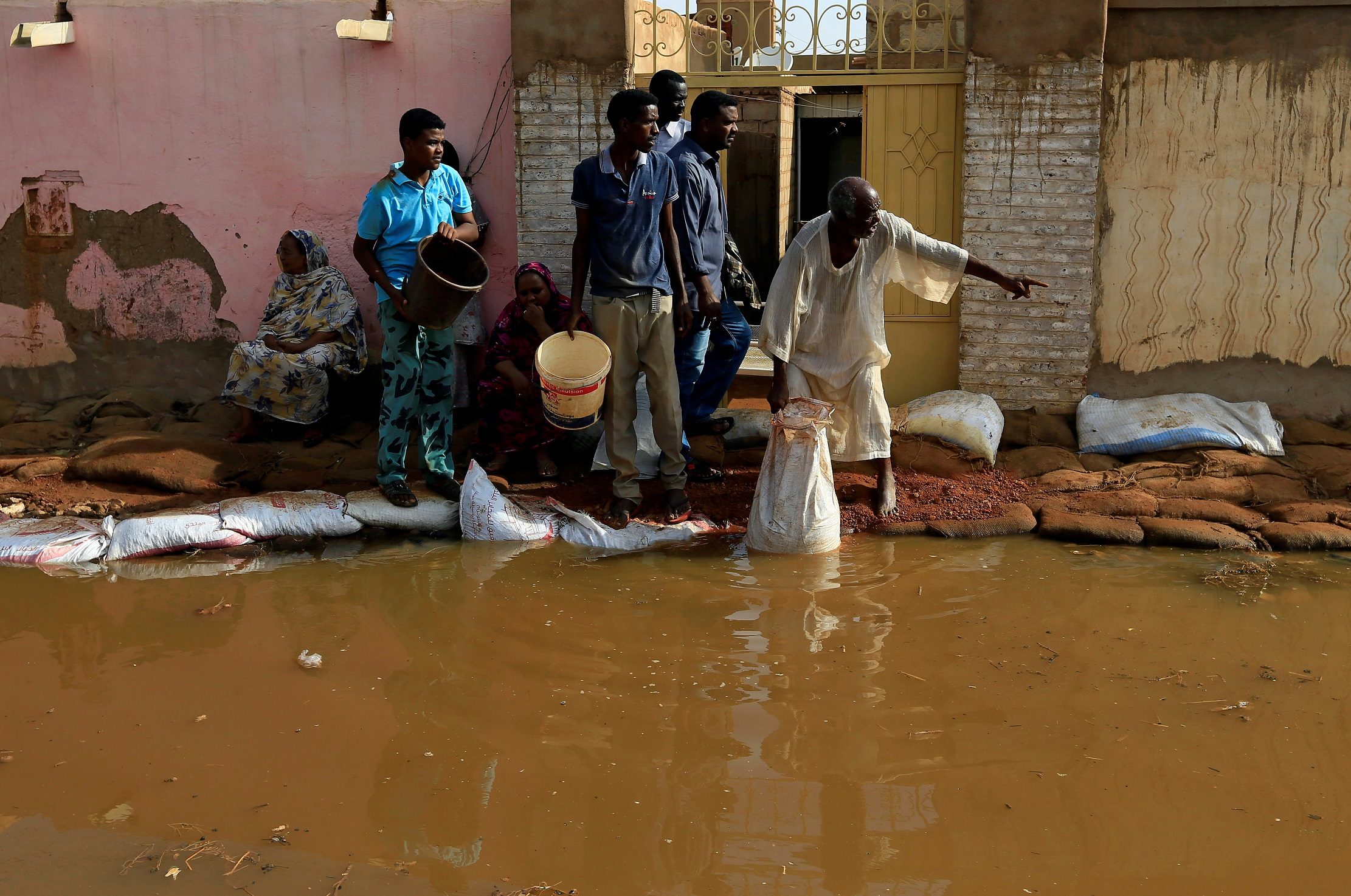 نحو 100 قتيل في فيضانات السودان