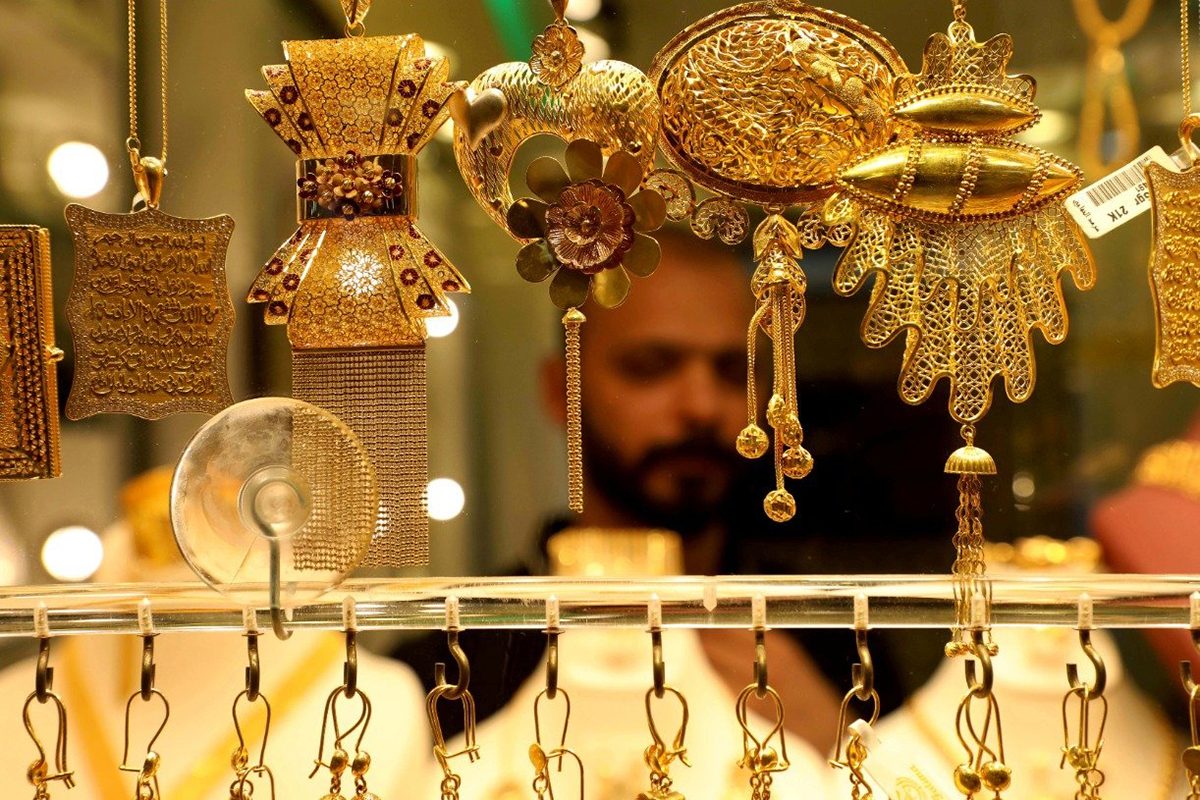 لماذا يتجه الناس إلى الذهب في أوقات الأزمات، ويختارونه كملاذ آمن من بين جميع المعادن الثمينة الأخرى؟