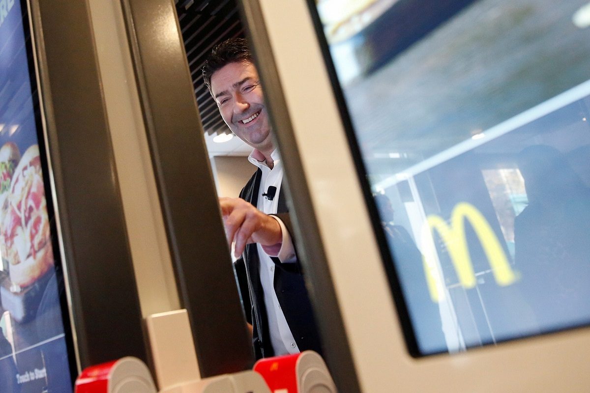 فتى “ماكدونالدز الذهبي” الذي تحول من منقذ للشركة إلى أسوأ كوابيسها.. قصة انهياره بعدما كشفته التحقيقات