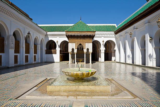 وهبت مالها لبناء مسجد ثم وسّعته ليصبح أقدم جامعة في العالم.. فاطمة الفهرية “أم البنين” وطلاب العلم