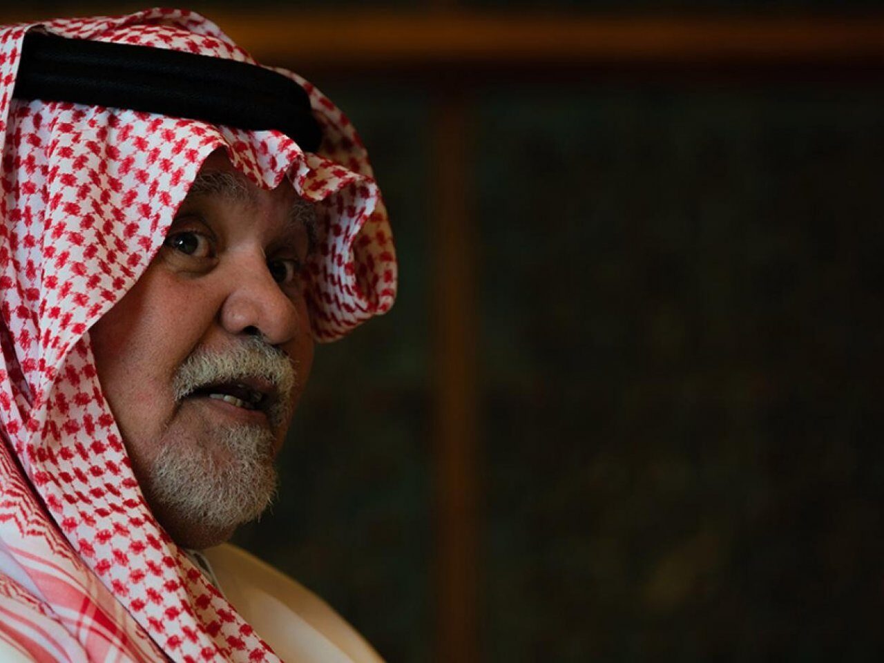“أمير الفوضى” الذي تسبب بالكثير من كوارث السعودية في العقدين الماضيين.. ماذا تعرف عن بندر بن سلطان؟