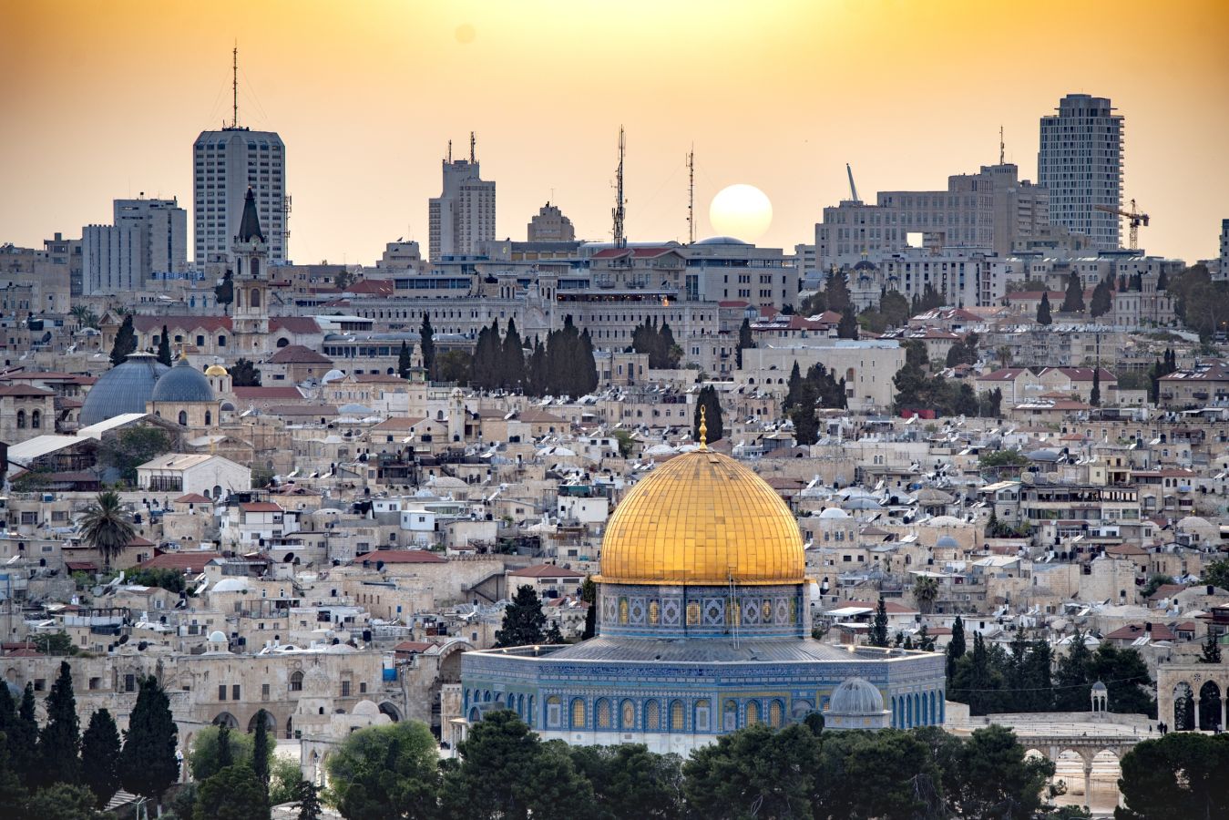 خطة الدمج القسري.. مشروع إماراتي عملاق بالقدس الشرقية لإغراء الفلسطينيين ودمجهم بإسرائيل