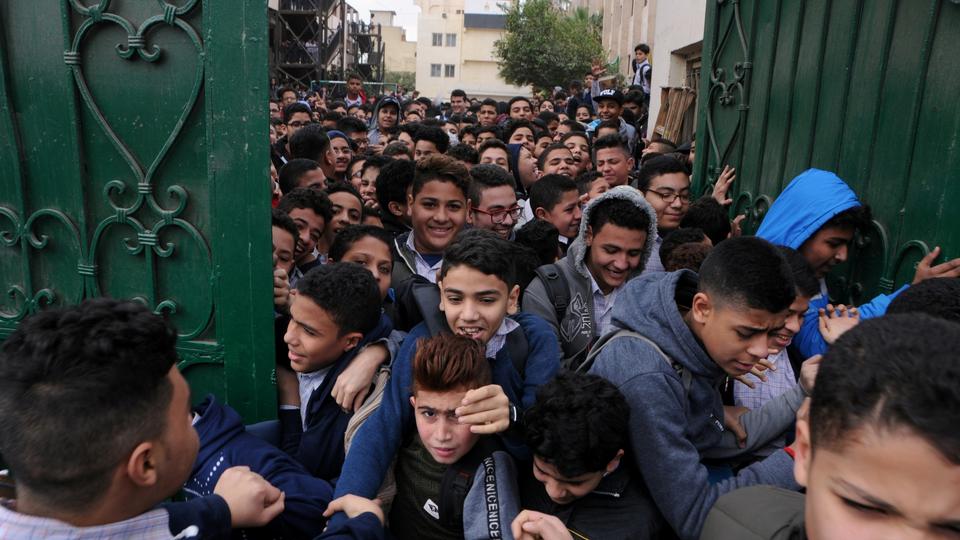 عام الشدِّة التعليمية.. الأسرة المصرية تتلقى 3 ضربات تكلفها 18 ألف جنيه مصاريف لكل طالب في التعليم الحكومي