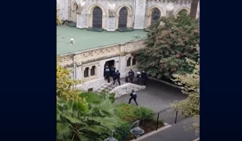فيديو للحظة إطلاق النار داخل كنيسة بمدينة نيس الفرنسية بالتزامن مع حادثة الطعن