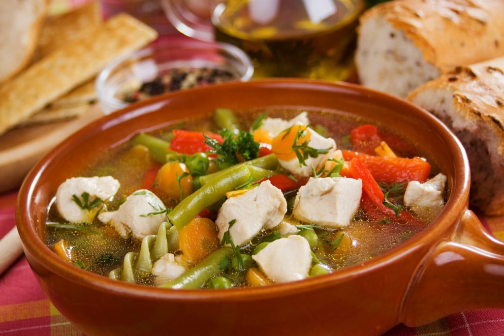 شوربة الدجاج بالخضار 