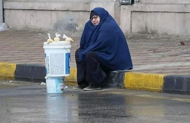 صورة مؤثرة لـ”بائعة الترمس” المصرية تحوّل حياتها: سكن جديد ودواء ومساعدات مالية