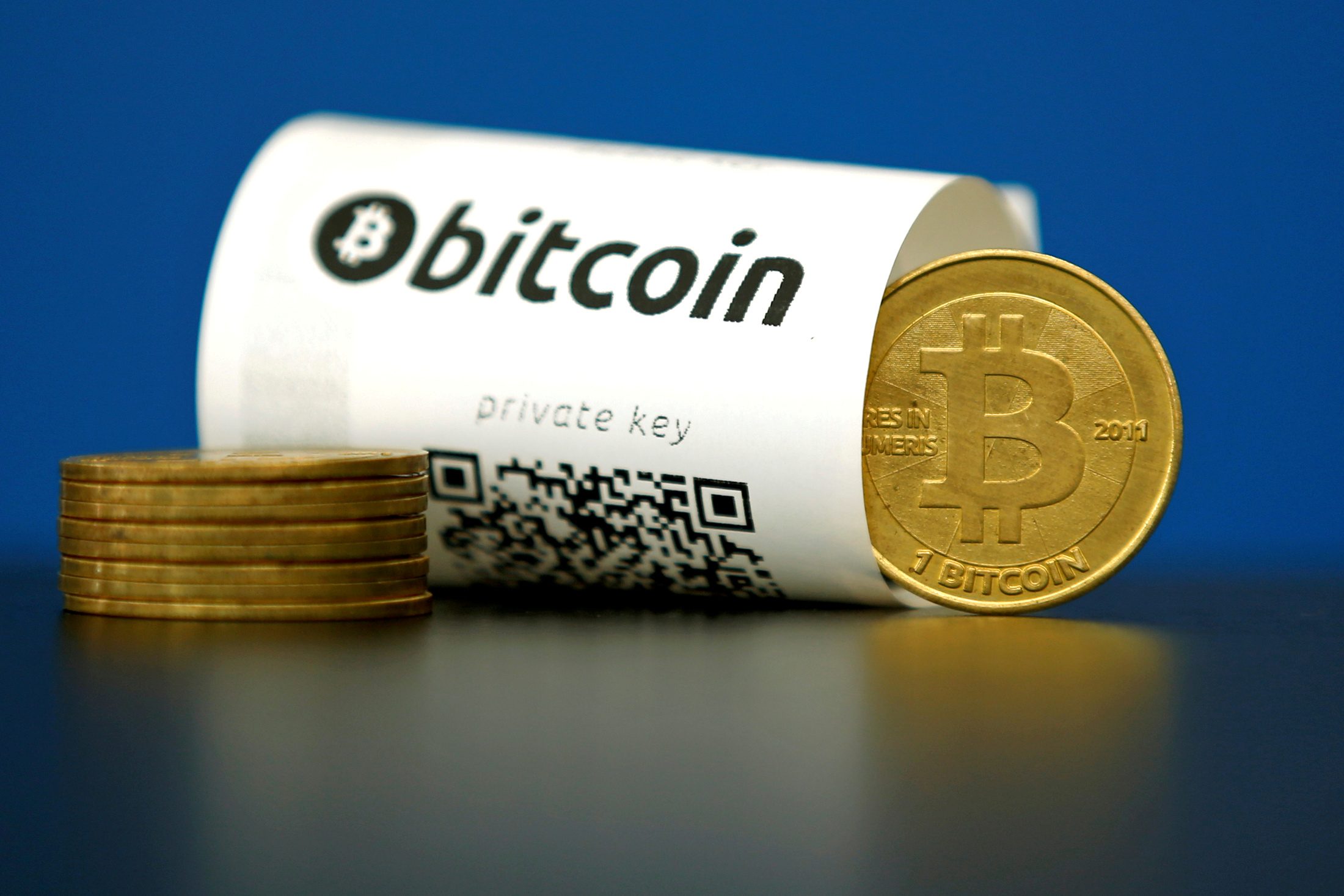 “بيتكوين” تقترب من أعلى مستوى تاريخي لها! العملة الافتراضية تصل لـ18.3 ألف دولار