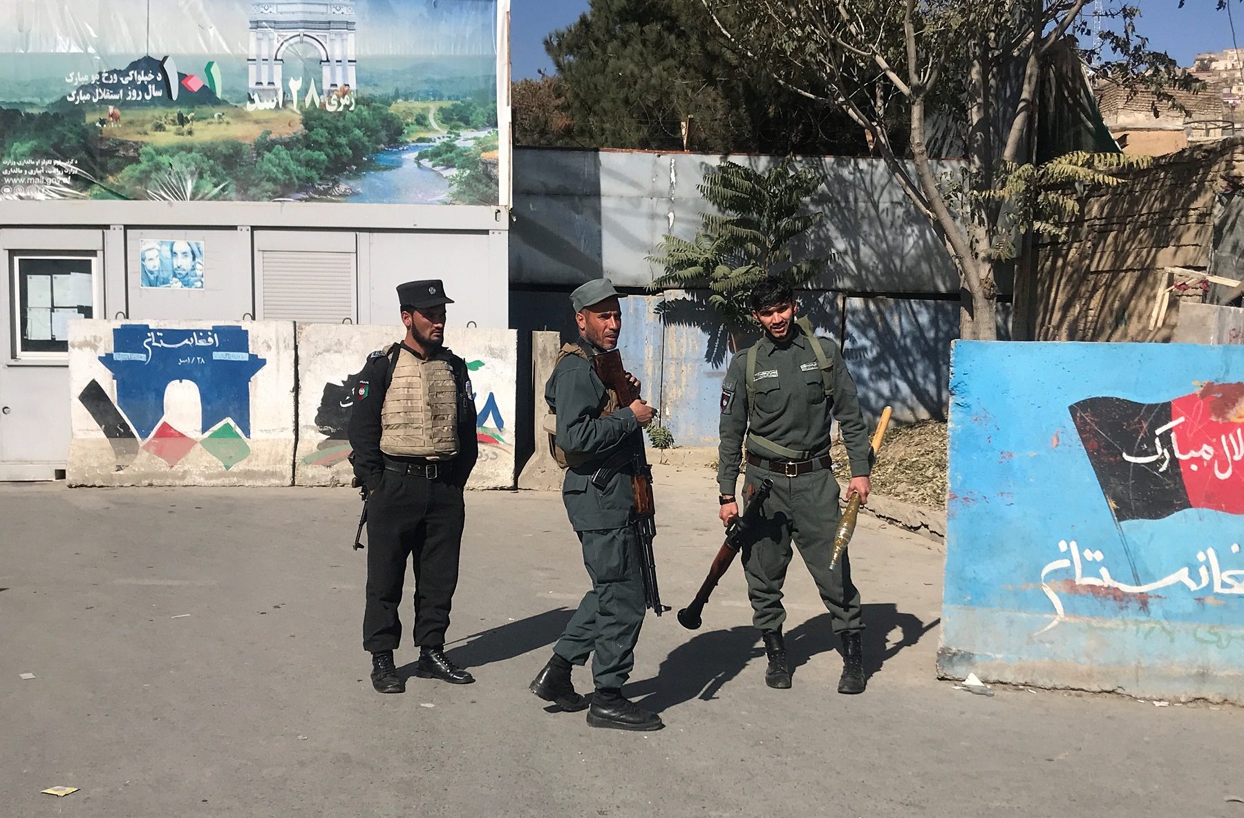 3 أشخاص قاموا بالحادث.. مقتل 19 طالباً وجرح العشرات في هجوم على جامعة كابول