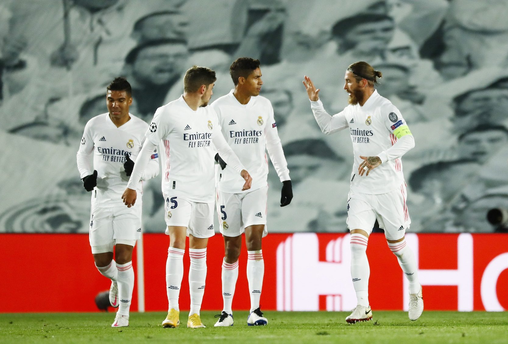 فاران مدافع ريال مدريد قد ينتقل إلى الدوري الإنجليزي في الموسم المقبل (رويترز)