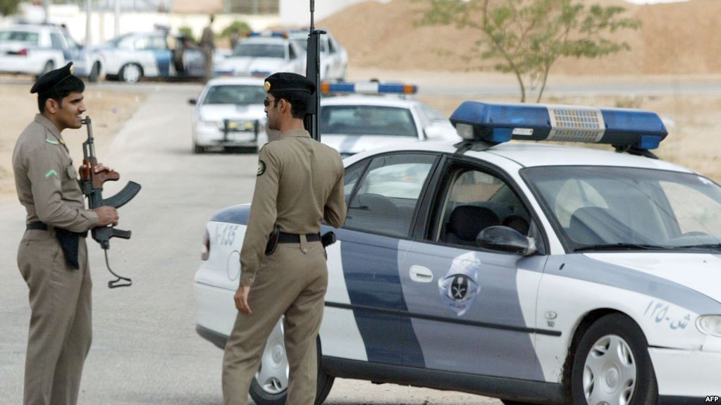 القنصل الفرنسي بينهم.. انفجار يستهدف مجموعة أشخاص في مقبرة لغير المسلمين بجدة (صور)