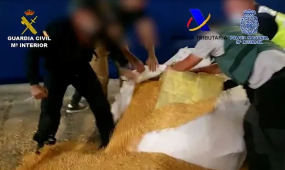 كوكايين داخل هواتف محمولة.. إسبانيا تصادر شحنة مخدرات بعد تلقيها بلاغاً سرياً