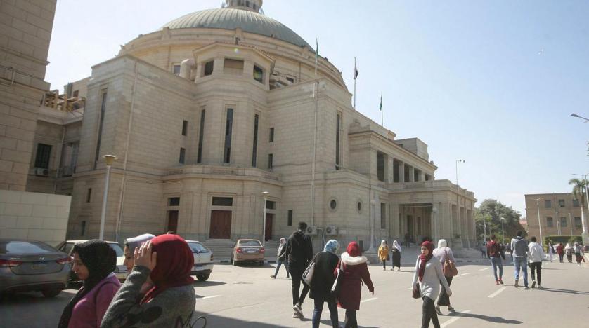“ما حدث من رسوم فرنسية طبيعي”.. إحالة أستاذ جامعي مصري للتحقيق بعد إساءته للإسلام