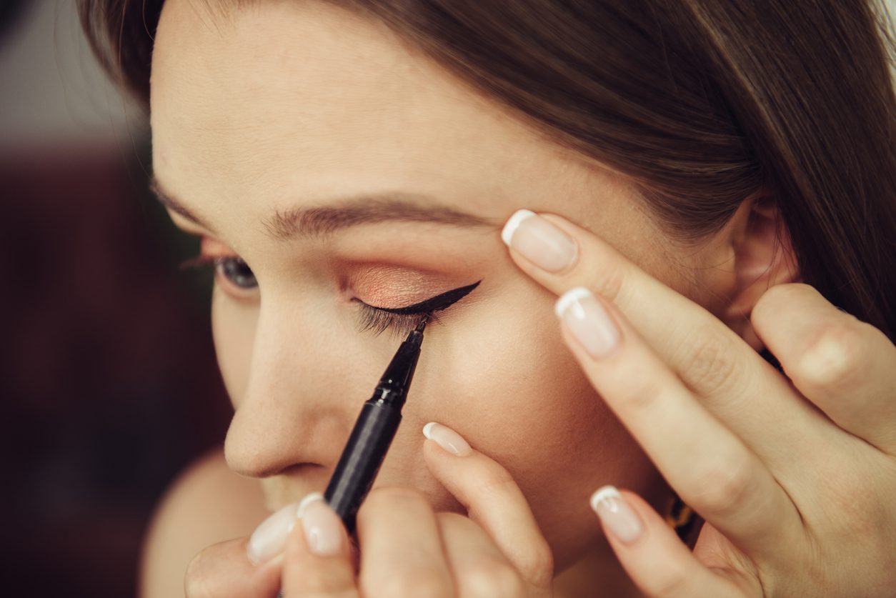 أسهل طريقة لرسم الآيلاينر