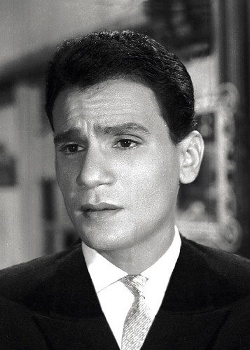 عندما "اختطف" مساعدو "العندليب" عبد الرحمن الأبنودي لينافس محمد رشدي.. قصة عبد الحليم حافظ مع "أنا كل ما أقول التوبة"