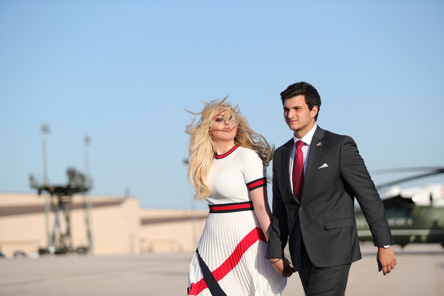 ابنة ترامب تعلن خِطبتها في آخر أيام حكم والدها.. قصة علاقتها مع صديقها “اللبناني” الذي يصغرها بـ 5 سنوات (صور)