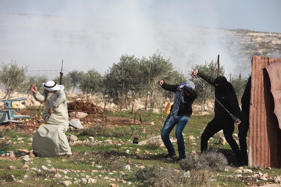 إصابة 16 فلسطينيا برصاص الجيش الإسرائيلي وسط الضفة/ رويترز