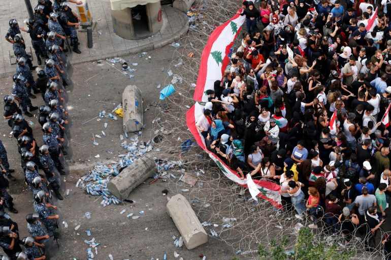 يوم غضب في لبنان.. السياسيون يتبادلون الاتهامات والقوى الثورية تجهز لحراك لتخفيف الضغط الأمني على طرابلس