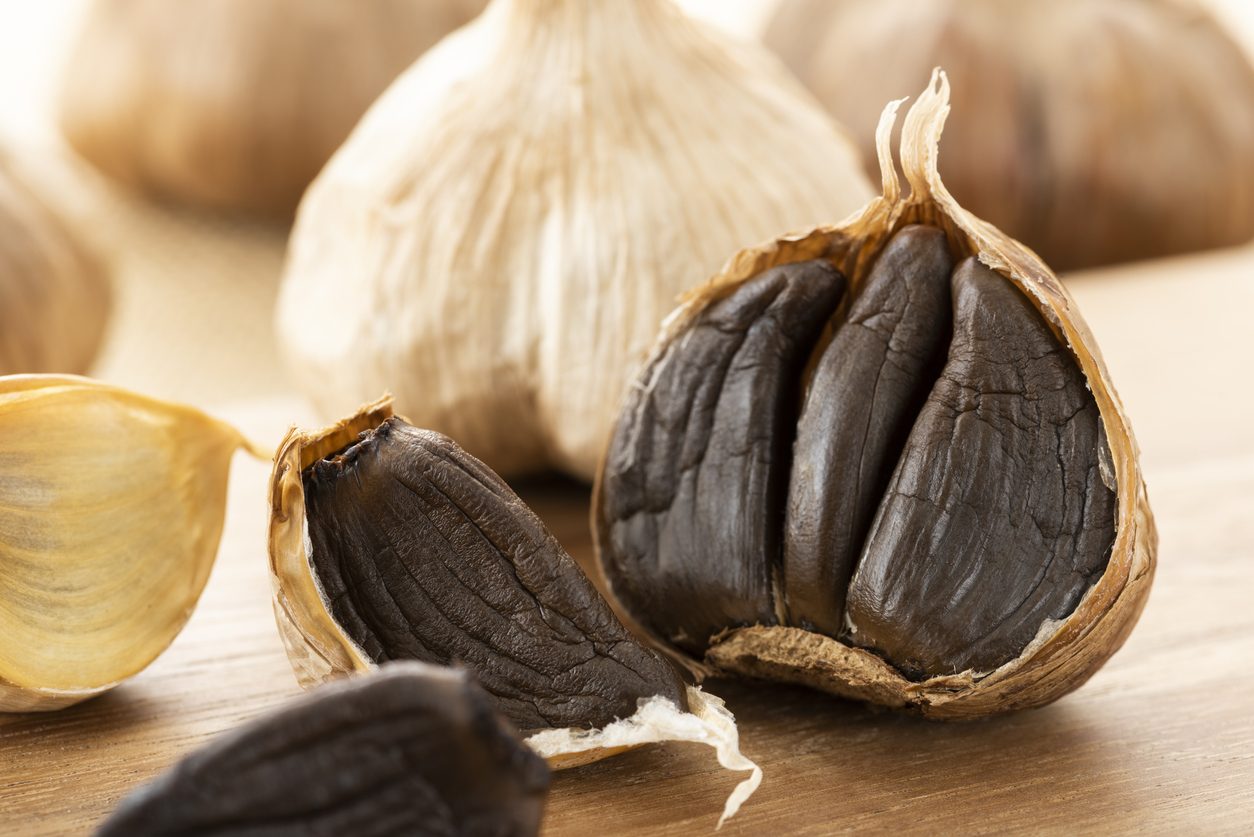 iStock/ فوائد الثوم الأسود