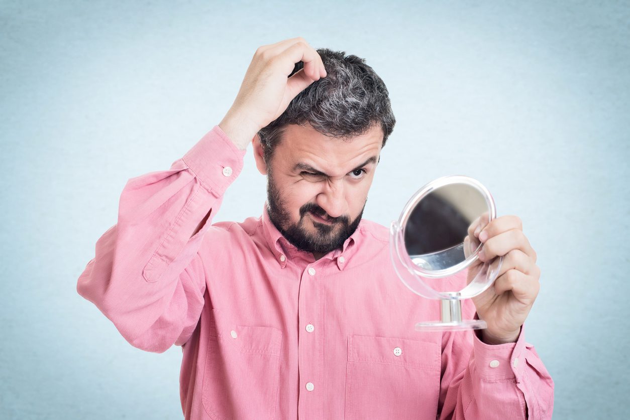 فيما عدا التوتر والوراثة، ما العوامل الأخرى التي قد تسبب الشيب المبكر؟