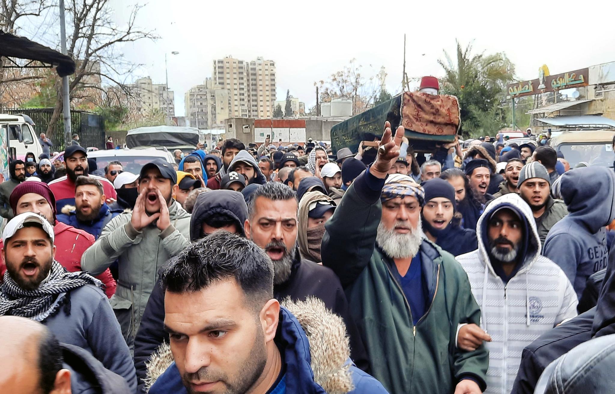قراءة في احتجاجات طرابلس.. هل انزلقت المدينة للعنف بسبب كورونا أم بفعل مؤامرة سياسية؟