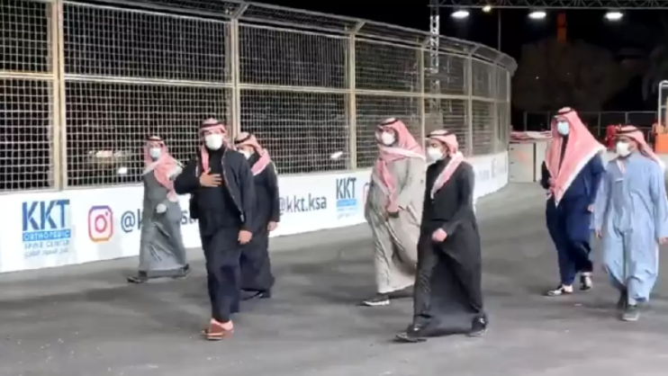 محمد بن سلمان في حلبات “الفورمولا”! أول ظهور لولي العهد السعودي بعد تقرير المخابرات الأمريكية حول خاشقجي (فيديو)