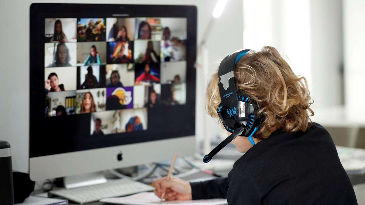 تطبيق زووم إقالة أمريكا