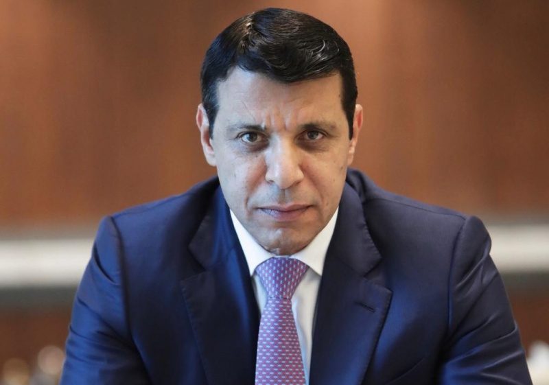 عودة دحلان مقابل زيادة الدعم.. الإمارات تضغط على عباس عبر مصر والأردن لإعادة 70 عضواً مفصولاً من فتح