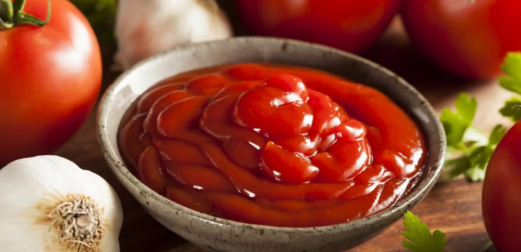 منها القهوة والكاتشب.. 9 منظفات منزلية لم تكن تخطر على بالك