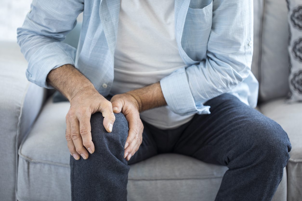 منها قصور القلب والكلى.. دلالات خطيرة قد تحملها آلام الساقين